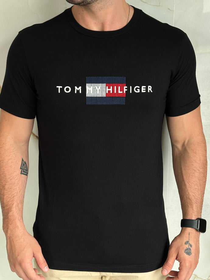 Camiseta Estampada TH - Preto Dtlh Centro